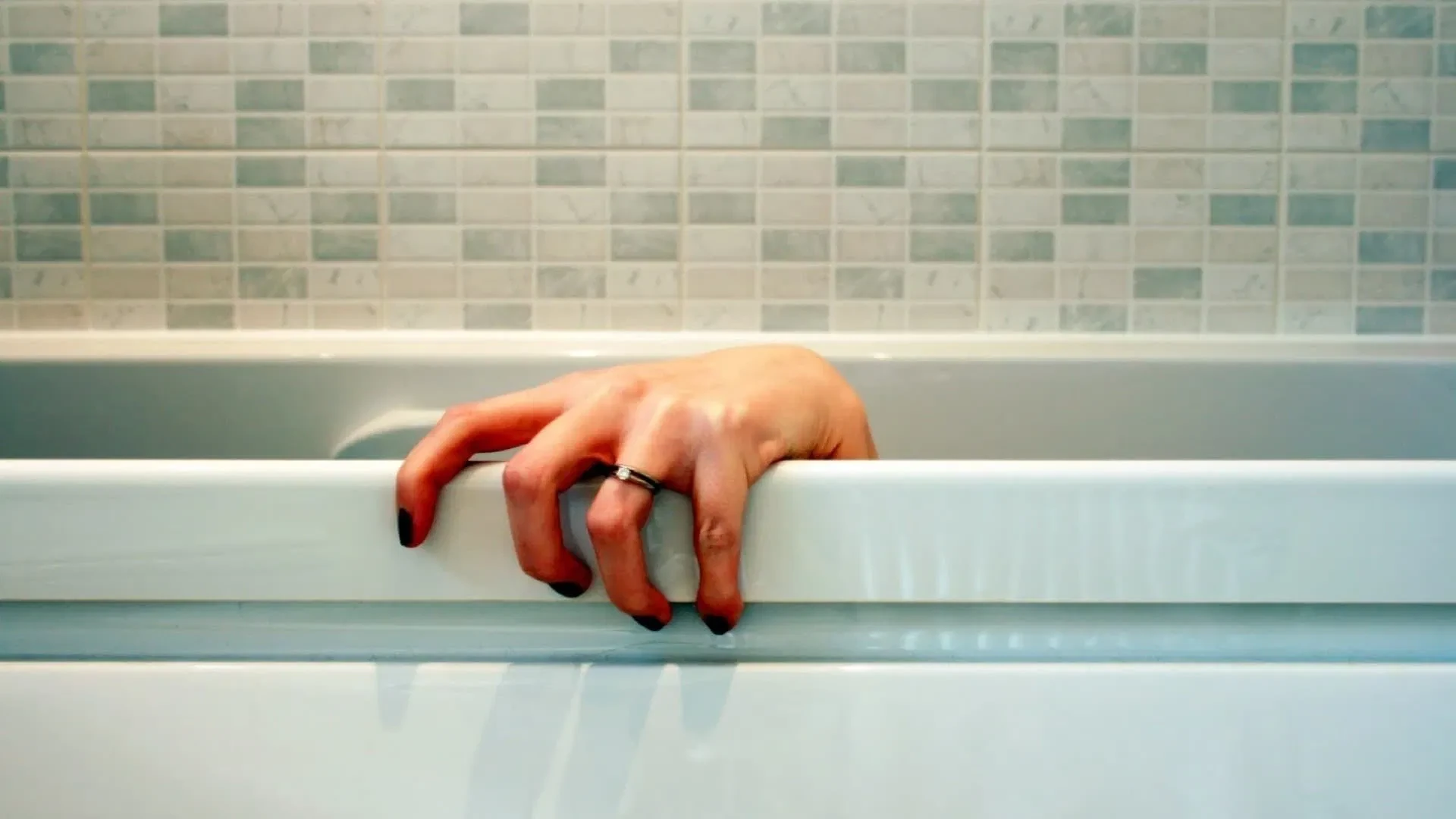 دانلود فیلم What Lies Beneath 2000