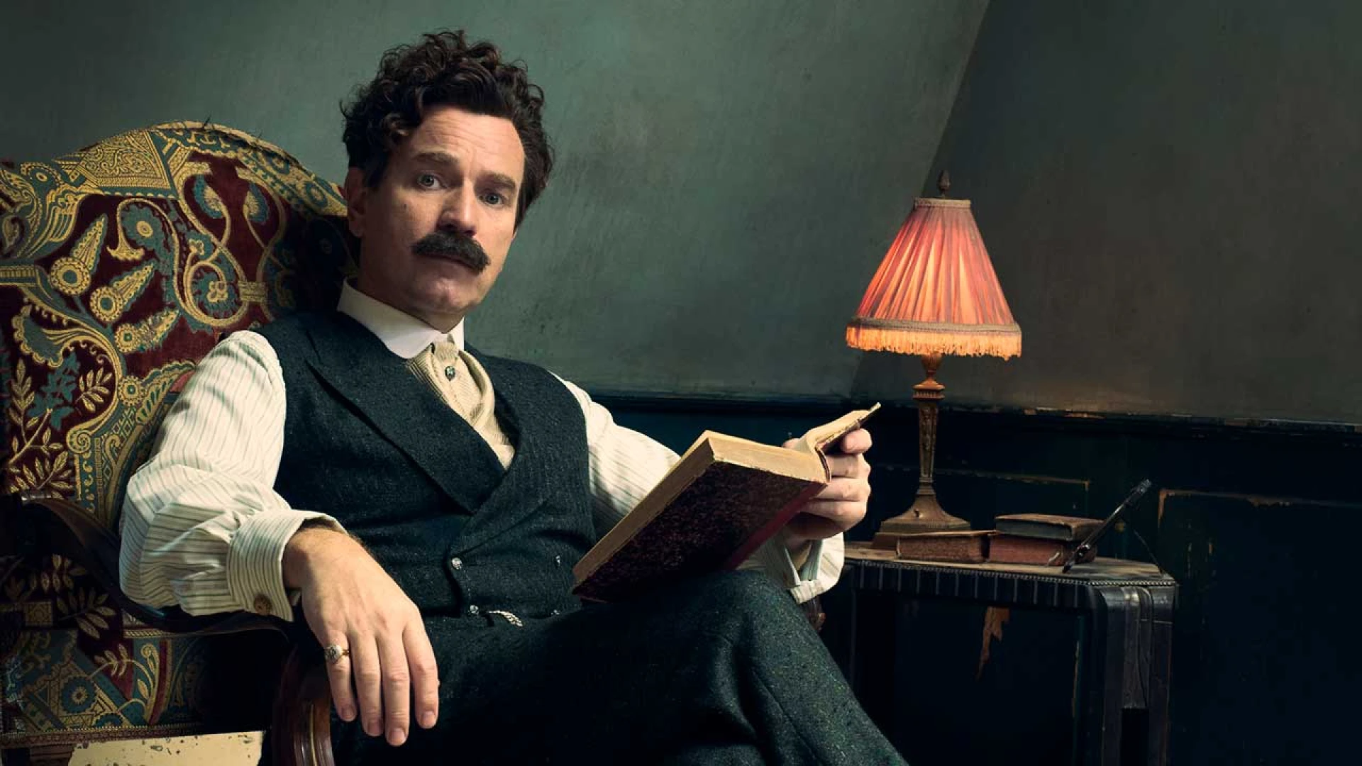 دانلود سریال A Gentleman in Moscow